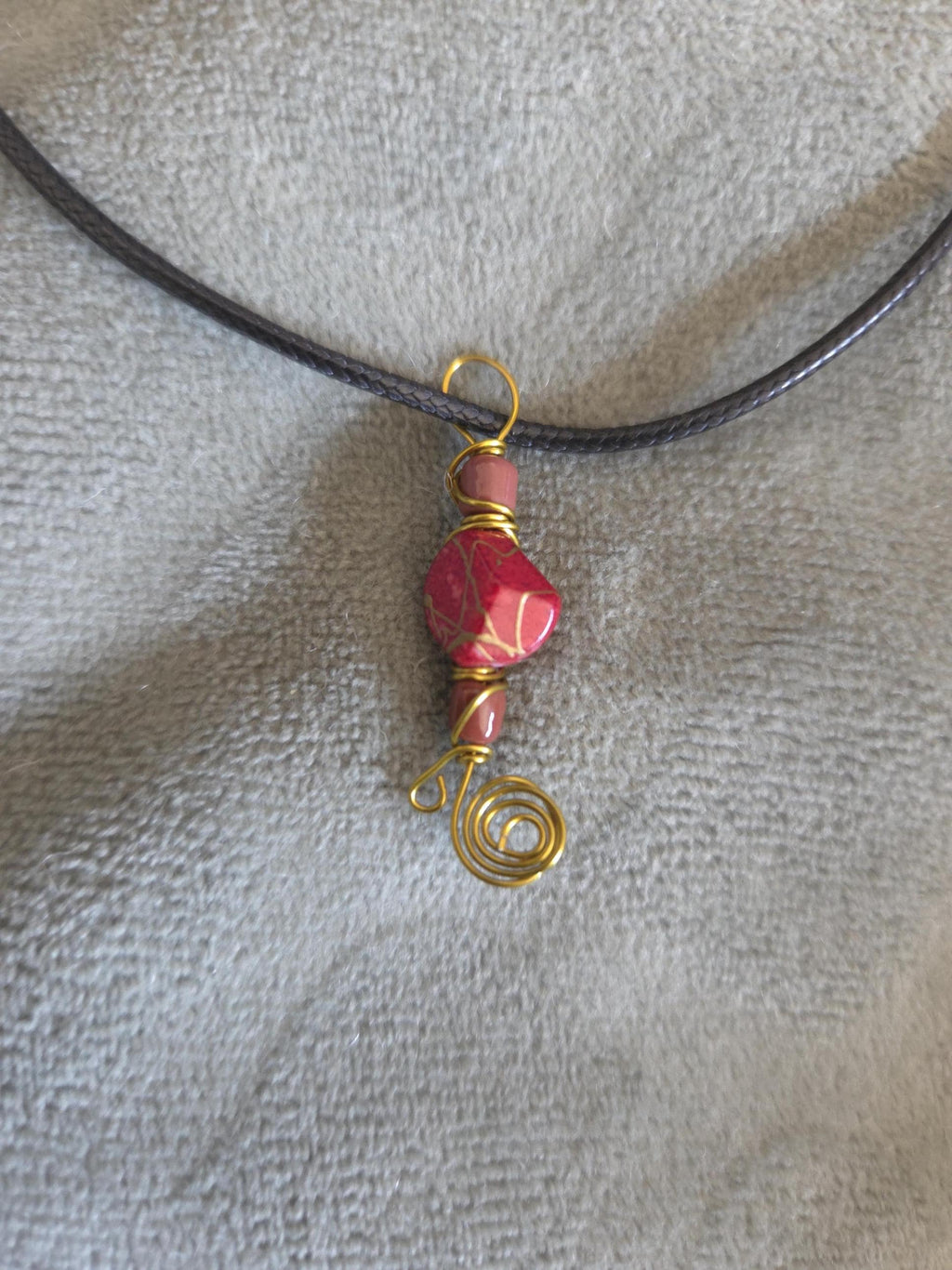 Sublimez votre style avec ce magnifique collier fait main.Chaque pièce est façonnée avec passion pour créer un bijou unique et intemporel.