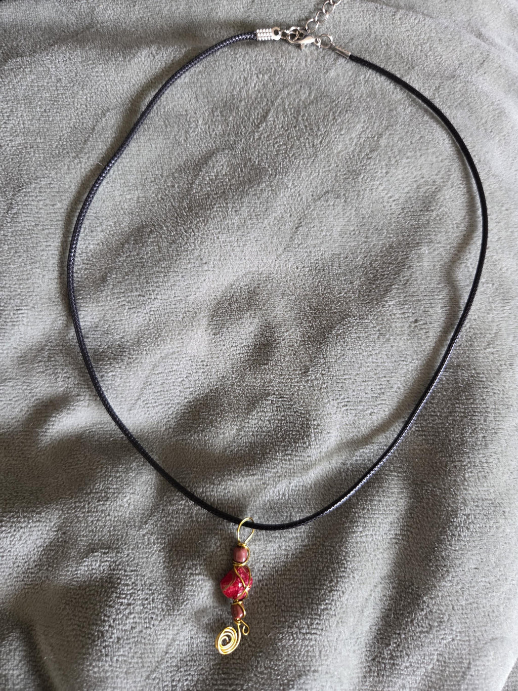 Sublimez votre style avec ce magnifique collier fait main.Chaque pièce est façonnée avec passion pour créer un bijou unique et intemporel.