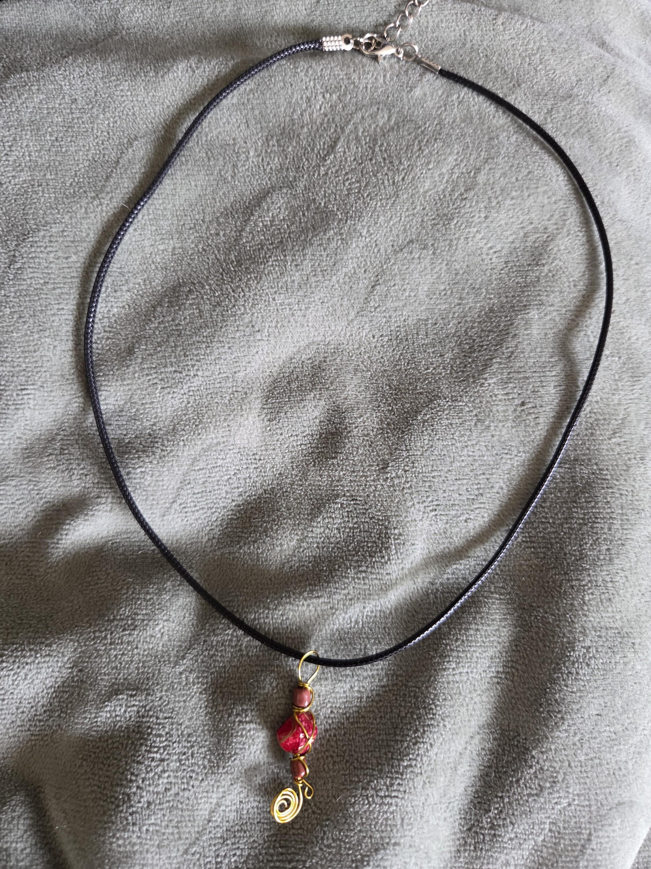 Sublimez votre style avec ce magnifique collier fait main.Chaque pièce est façonnée avec passion pour créer un bijou unique et intemporel.