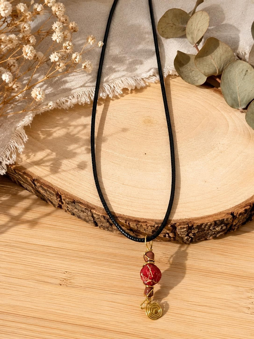Sublimez votre style avec ce magnifique collier fait main.Chaque pièce est façonnée avec passion pour créer un bijou unique et intemporel.