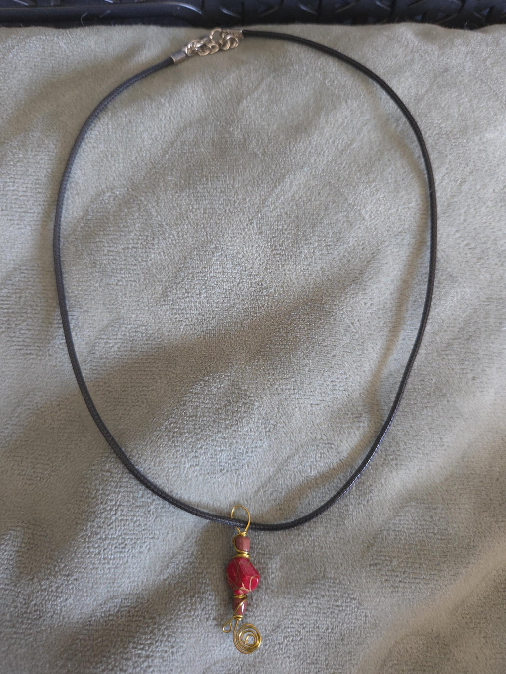 Pendentif Wire Wrapping Bordeaux & Doré