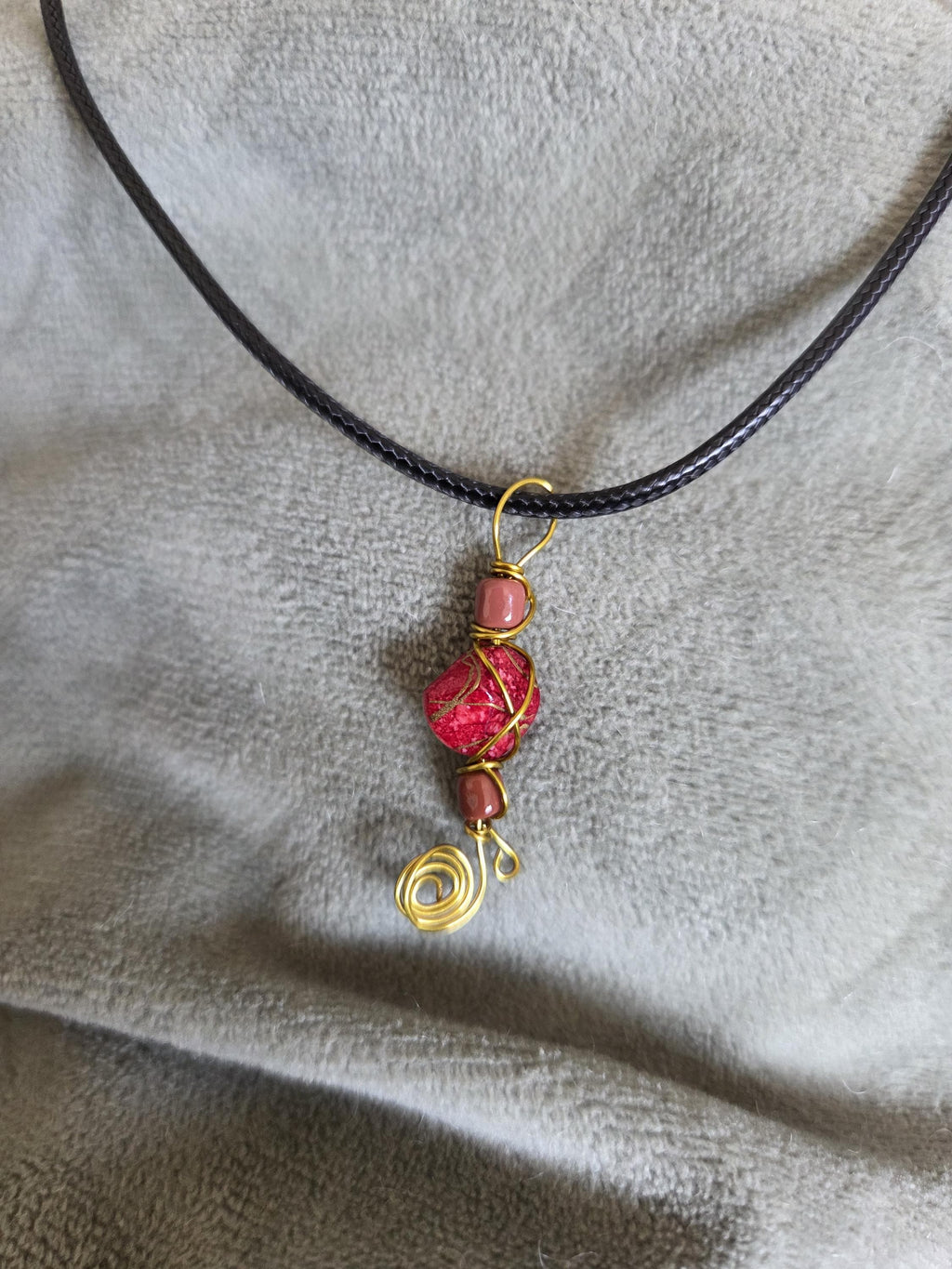 Pendentif Wire Wrapping Bordeaux & Doré