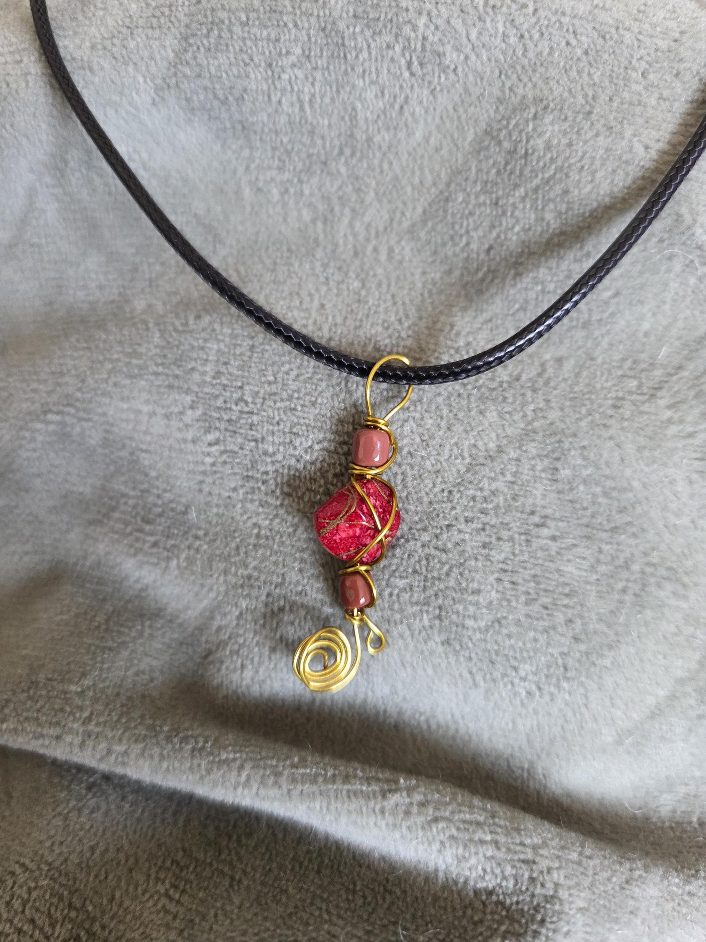 Pendentif Wire Wrapping Bordeaux & Doré