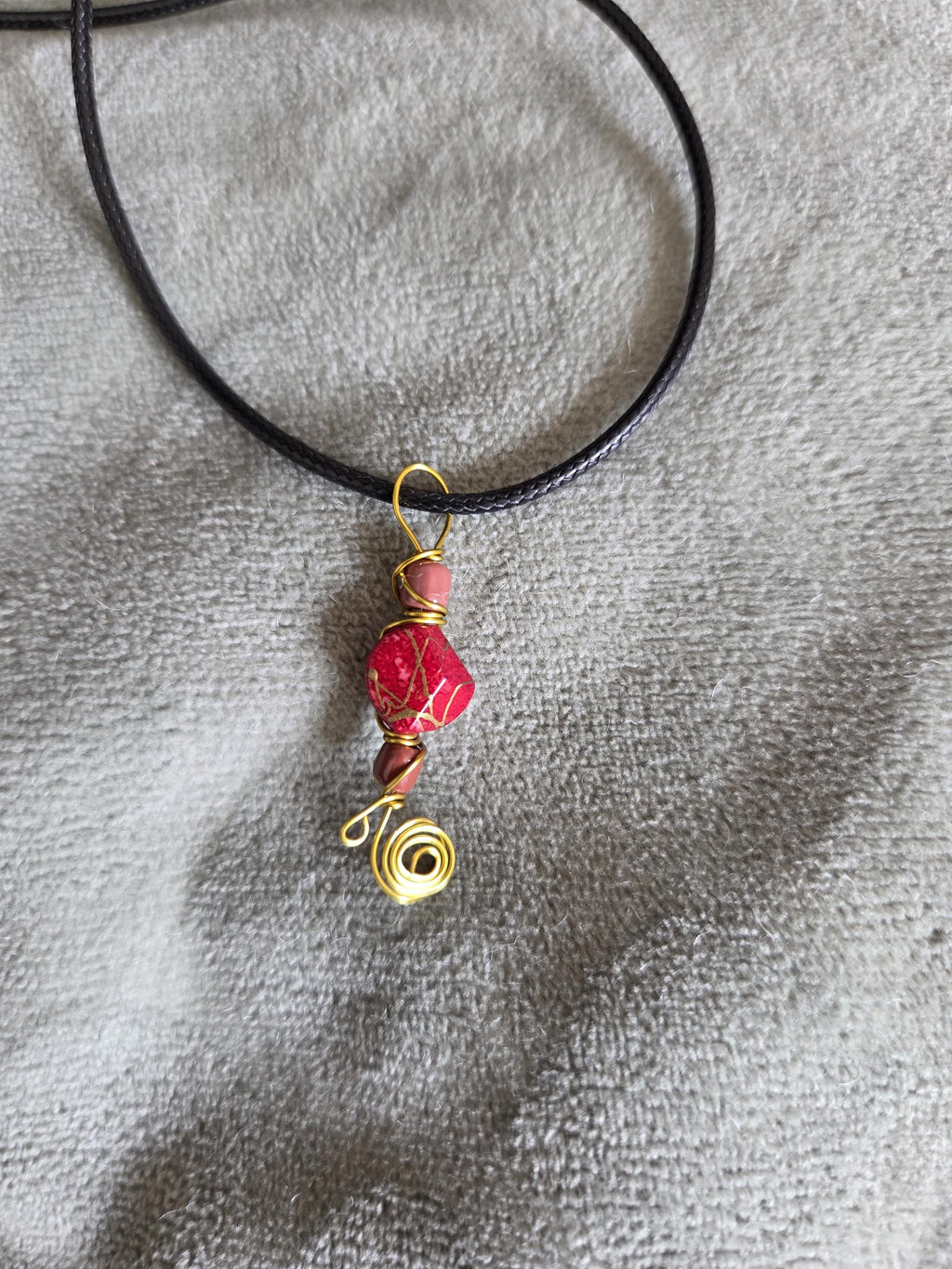 Pendentif Wire Wrapping Bordeaux & Doré