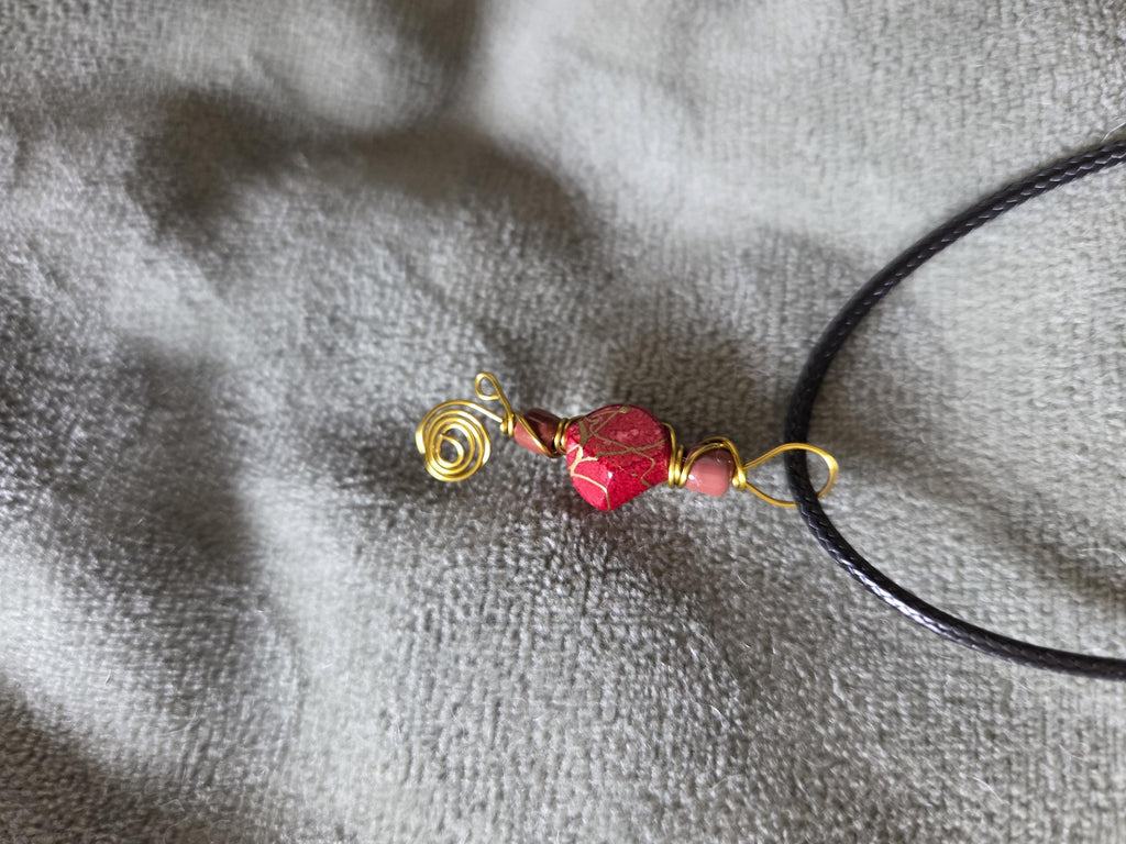 Sublimez votre style avec ce magnifique collier fait main.Chaque pièce est façonnée avec passion pour créer un bijou unique et intemporel.