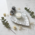 Petit plateau décoratif en argile peint – Pommes de pin