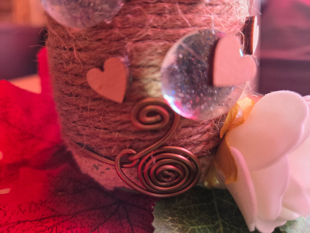 Petit pot en verre décoré de feuilles artificielles – Fait main