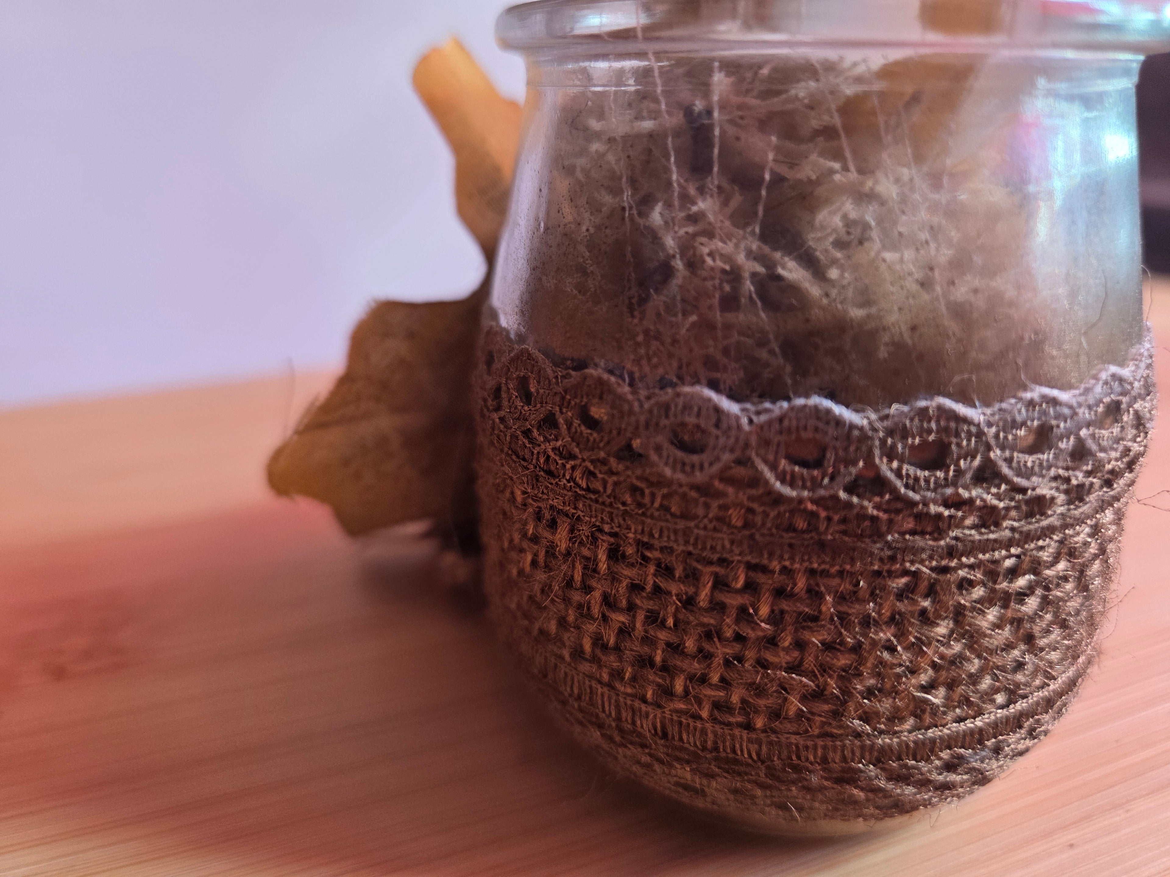 Petit pot en verre décoré fait main